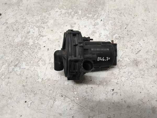 BMW 3 E46 1.9 Pompe à air secondaire image 2