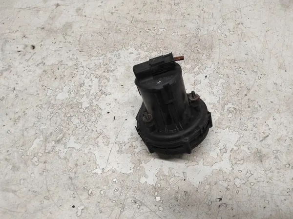 BMW 3 E46 1.9 Pompe à air secondaire image 3