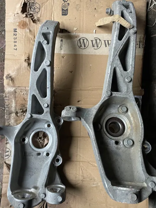 Pivot avant droit Tesla Model Y 2020- OEM 1188316-00-F image 2
