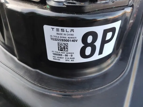 Batería de tracción Tesla Model 3 OEM 1666969-00-D image 8