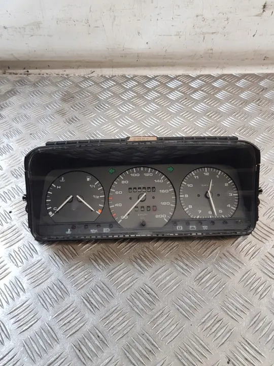 VW T4 Instrumentpanel OEM 701919033DK - Begagnad image 2