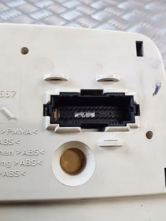 VW T4 Instrumentpanel OEM 701919033DK - Begagnad image 4