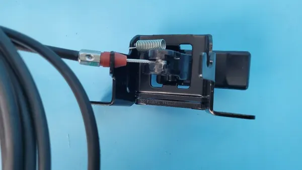 Cable apertura tapa combustible OEM 403004573AA Chery image 3