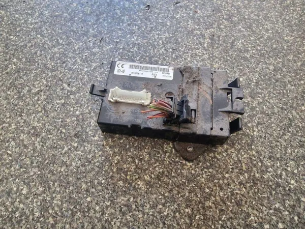 Module Confort OEM 8200461558 pour Renault Trafic II image 2