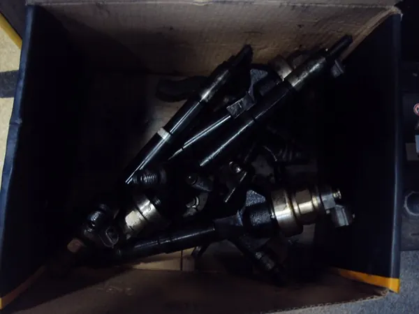 Injektor OPEL ASTRA H ZAFIRA B MERIVA 1.7 CDTI OEM image 3