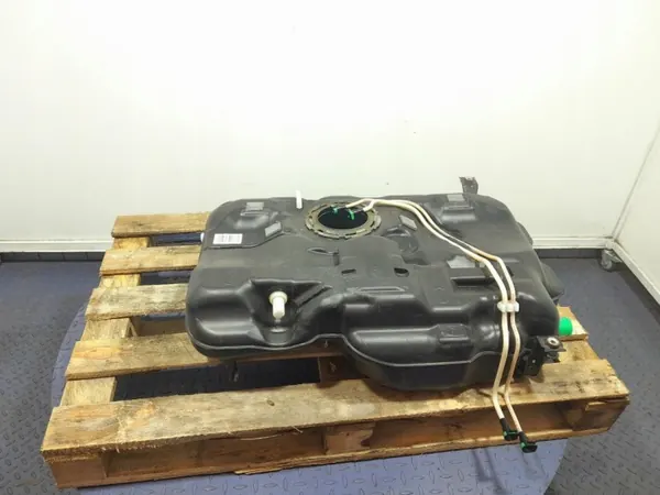 Mercedes-brandstoftank OEM A2464702701 - Gebruikt image 3