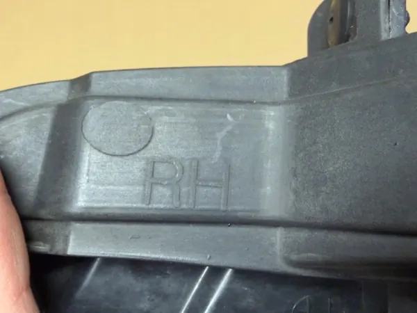 Faro Halógeno Derecho Kia Sportage III OEM 92202-3W AS image 5