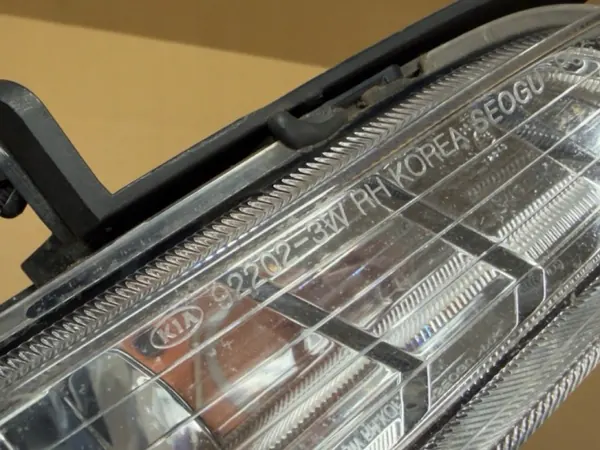 Faro Halógeno Derecho Kia Sportage III OEM 92202-3W AS image 6