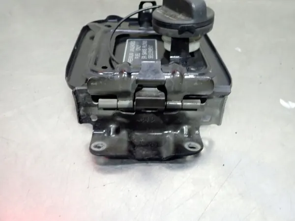 Infiniti M37X brandstofklep OEM 0 - Gebruikt image 3