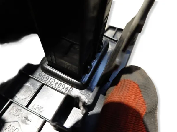 OEM 284H37767R USB C/AUX/Sytytin Hylly Dacia image 4