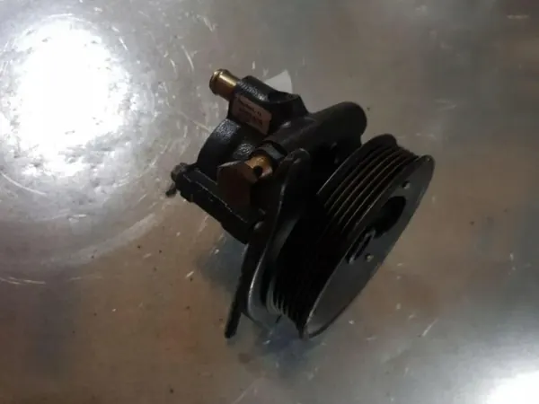 Direction assistée Volvo OEM 26039584 pour 440 K (445) image 3