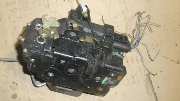 Audi A2 00- Främre Vänster Lås 9 Pin 8Z1837015D image 2