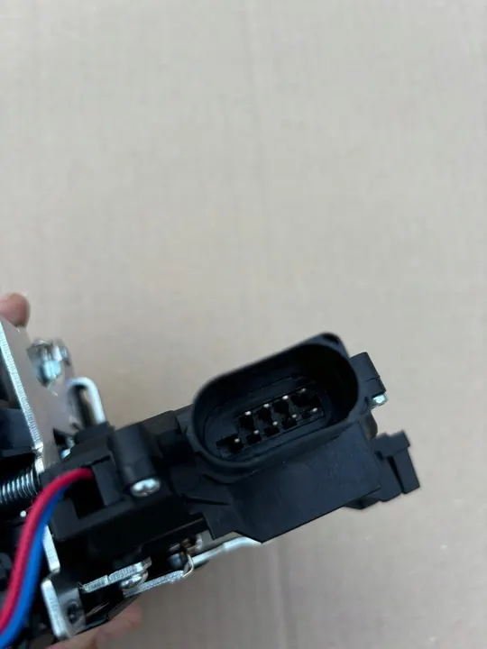 Höger Framdörrslås 9-Pin VW Golf V Tuareg Touran Octavia OEM 8N1837016 image 5