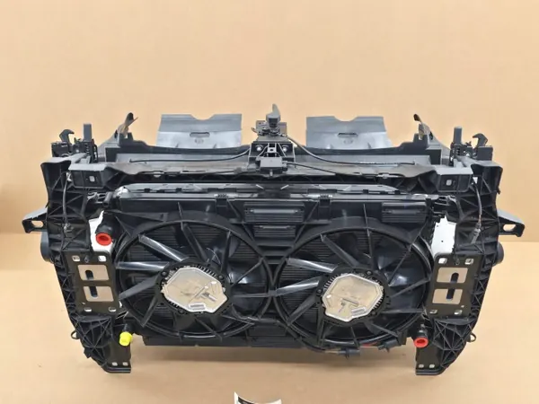 Pas przedni chłodnice AUDI Q8 4M8 Q7 4M LIFT 8W0121003D image 2