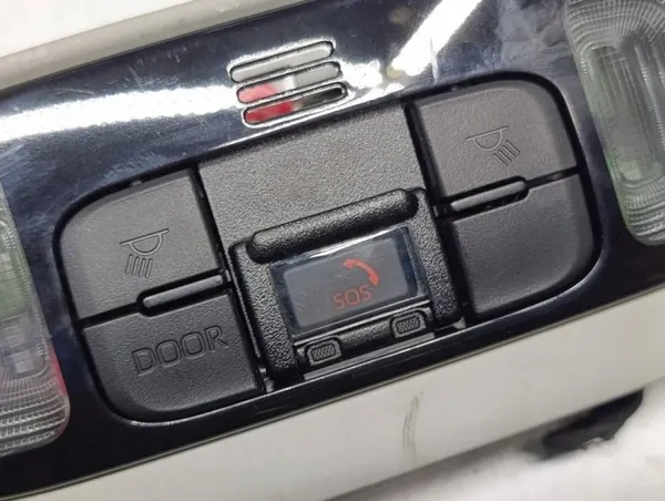 Luz de cabina Toyota Yaris IV OEM 812600D260S3 image 3