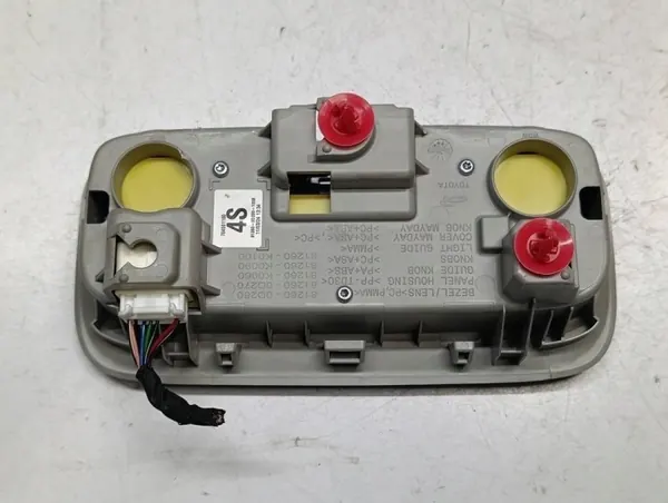 Luz de cabina Toyota Yaris IV OEM 812600D260S3 image 4