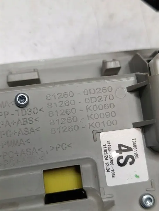 Luz de cabina Toyota Yaris IV OEM 812600D260S3 image 6