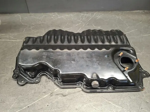 Audi OE Oljepanna nedre del OEM 05L103602 image 2