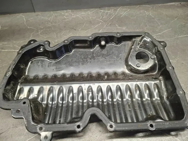 Audi OE Oljepanna nedre del OEM 05L103602 image 4