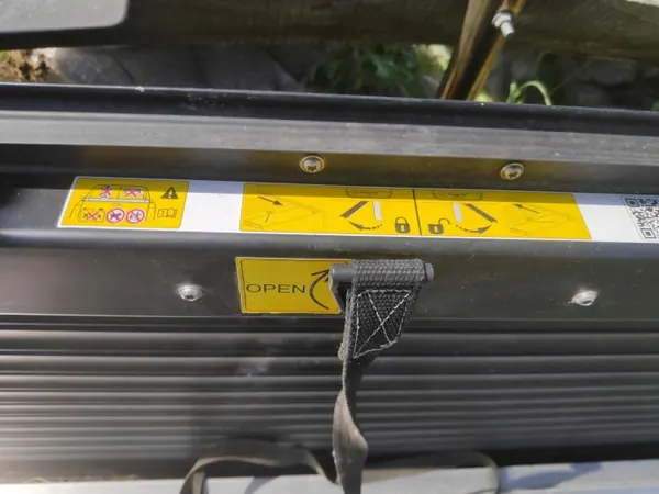Rolo de porta-malas OEM ROLETA para Toyota Hilux VIII image 5
