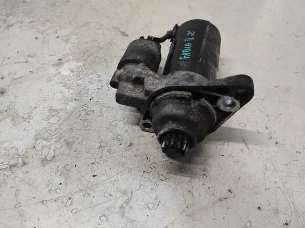 Motor de arranque Skoda OE para Fabia II 1.6 TDI - Usado image 3