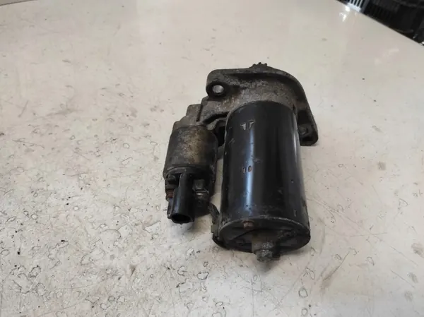 Motor de arranque Skoda OE para Fabia II 1.6 TDI - Usado image 4