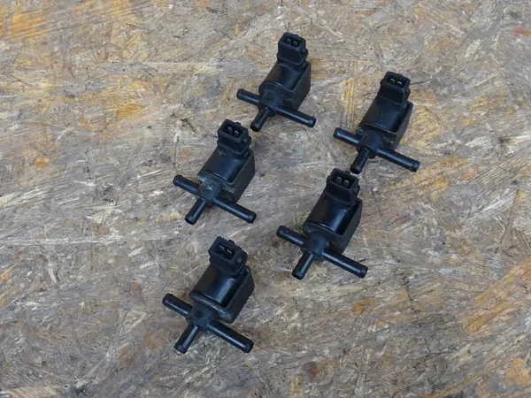 Válvula de vácuo N75 AUDI A3 S3 8L 058906283F image 4