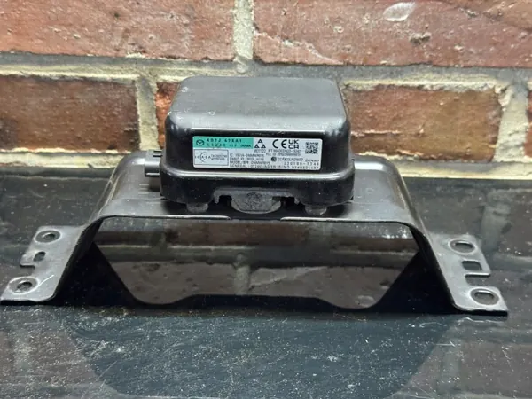 Mazda CX-5 Radar OEM KD7J67XA1 - Gebruikte Staat image 2