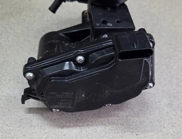 EGR-venttiili VOLVO V90 II Mild Hybrid 2.0 32240777 image 4