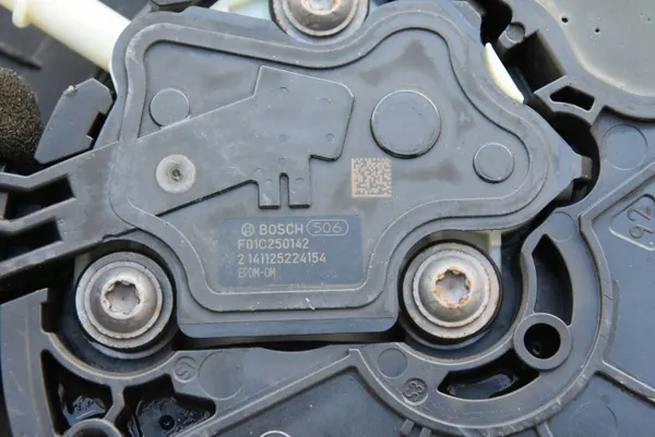 Réservoir AdBlue + Pompe OEM A2124704802 Mercedes image 4