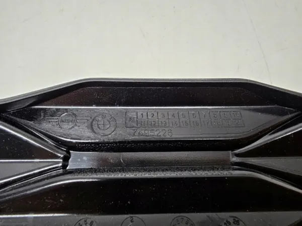 OEM 7495226 Tampa de Gancho de Reboque Dianteiro MINI CLUBMAN S F54 image 4