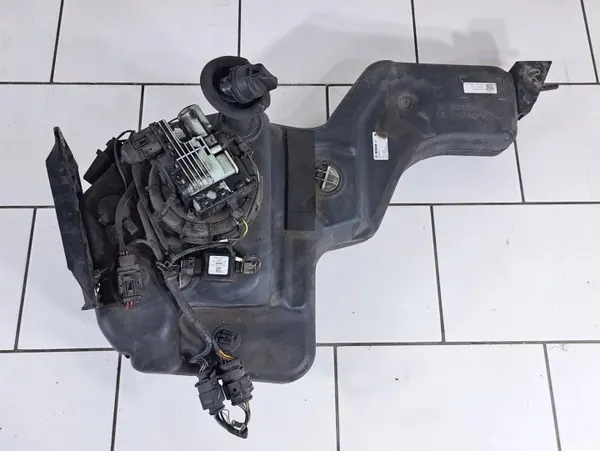 Tanque AdBlue SEAT OEM 7N0131877H Completo Usado image 2