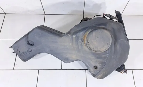 Tanque AdBlue SEAT OEM 7N0131877H Completo Usado image 6