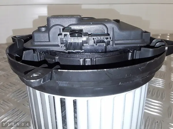 Mercedes-lämmityspuhallin OEM 1737080602 - Käytetty image 4