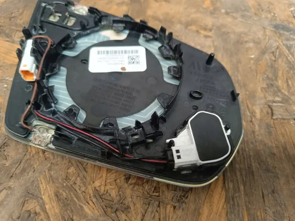 Inserção espelho esquerdo OEM C22480523A - Mercedes W213 image 9