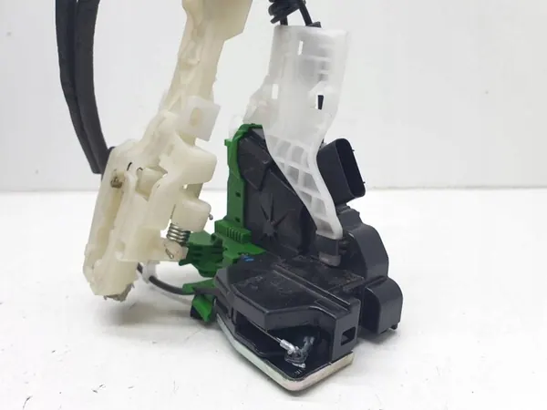 Höger Framdörrslås Kia Sorento III 81320-C5010 Komplett image 2