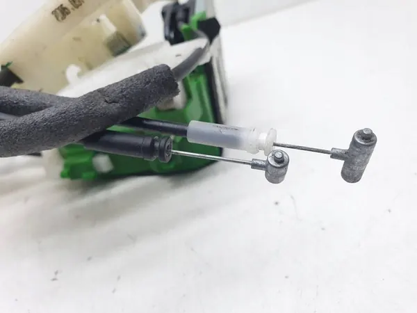 Höger Framdörrslås Kia Sorento III 81320-C5010 Komplett image 7