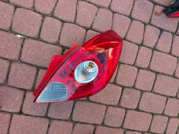 Luz trasera izquierda Opel Corsa D Lift 3D image 2