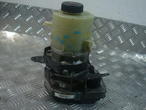 Servostyrningspump Trafic III Movano B Skadad image 2