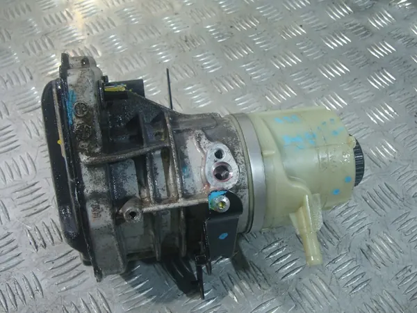 Servostyrningspump Trafic III Movano B Skadad image 4