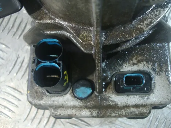 Servostyrningspump Trafic III Movano B Skadad image 6