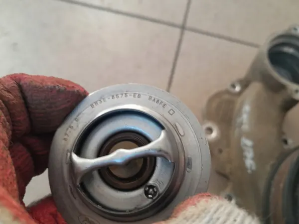 Wasserpumpengehäuse OEM FT4E8K528AA für Ford F150 2015-17 image 4