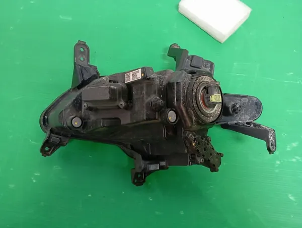 Halogenstrålkastare Vänster Fram Kia Ceed OEM 92201-J7500 image 7