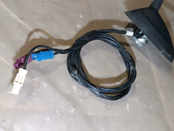 Antena Renault OEM 282160099R para Megane III image 3