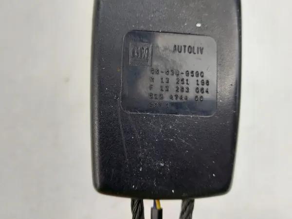Fivela cinto esquerda dianteira OEM 13283064 Chevrolet image 4