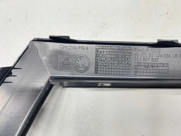 Rivestimento Griglia Paraurti Sinistro Skoda Octavia IV 2020- image 4