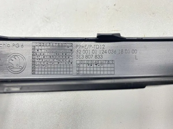 Rivestimento Griglia Paraurti Sinistro Skoda Octavia IV 2020- image 6