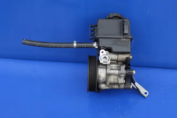 Servostyrningspump Mercedes W212 W218 CLS 2.2 CDI A0064664701 image 2