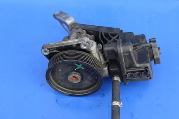 Servostyrningspump Mercedes W212 W218 CLS 2.2 CDI A0064664701 image 3