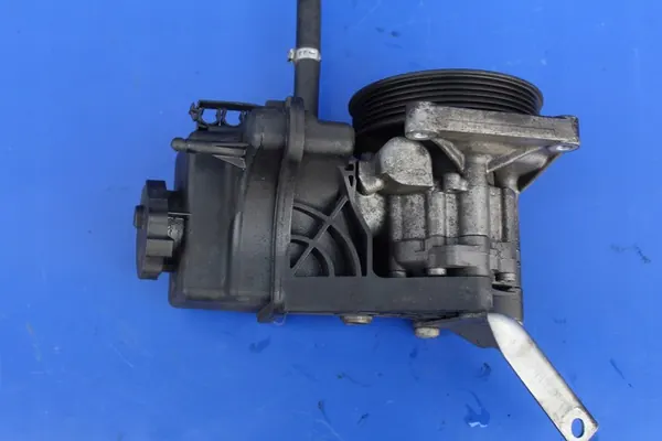 Servostyrningspump Mercedes W212 W218 CLS 2.2 CDI A0064664701 image 6